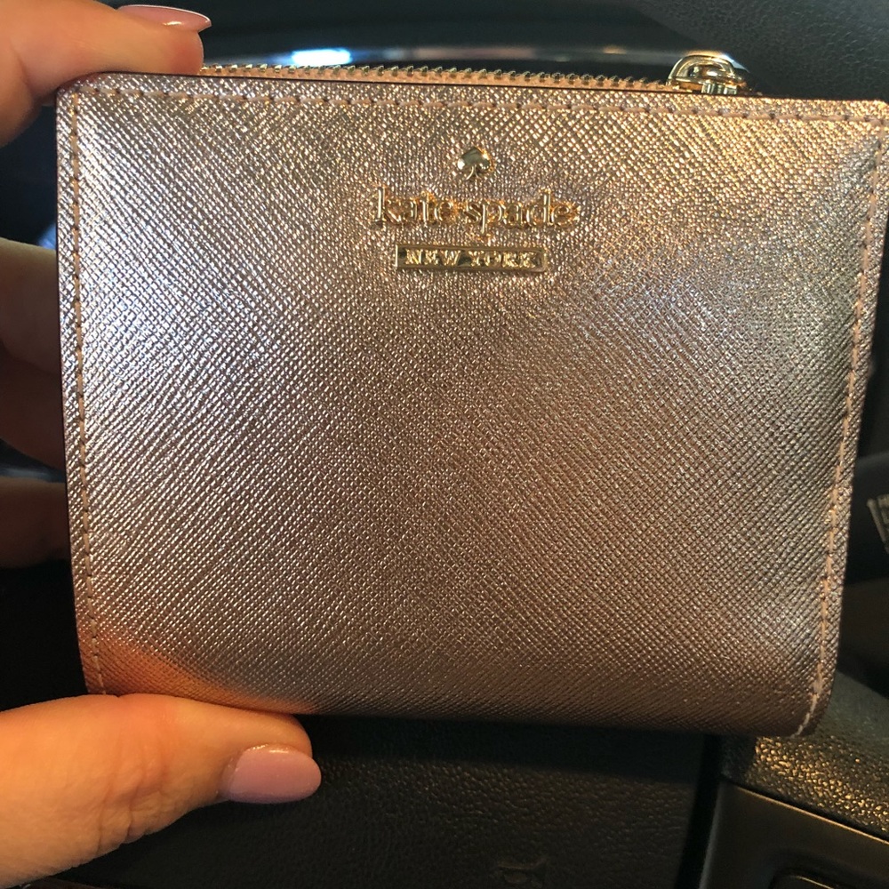 Adorable Kate Spade Wallet Excellent Condition!!